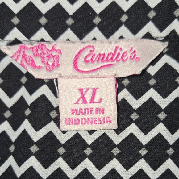 Candie's Blouse Black White Zigzag Diamond Pattern V-Neck Long Sleeve - Picture 5 of 7